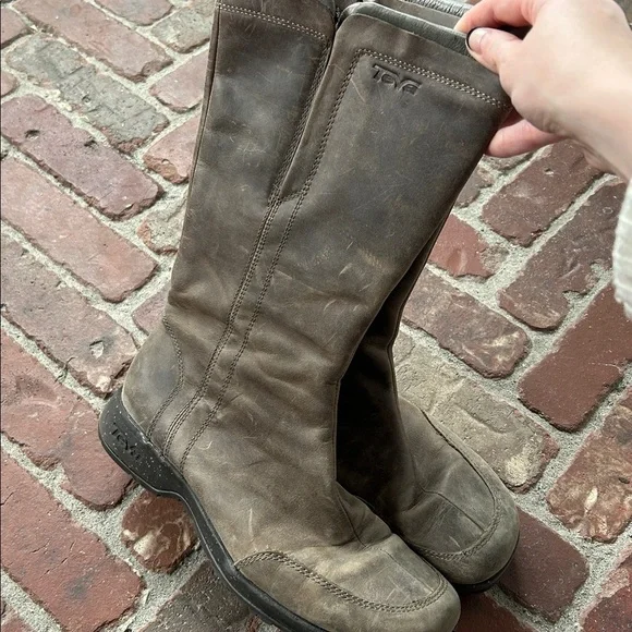 Teva Capistrano Brown Leather Boots - Picture 9 of 10